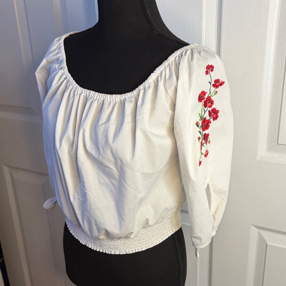 Hollister Cropped Embroidered White Top Medium